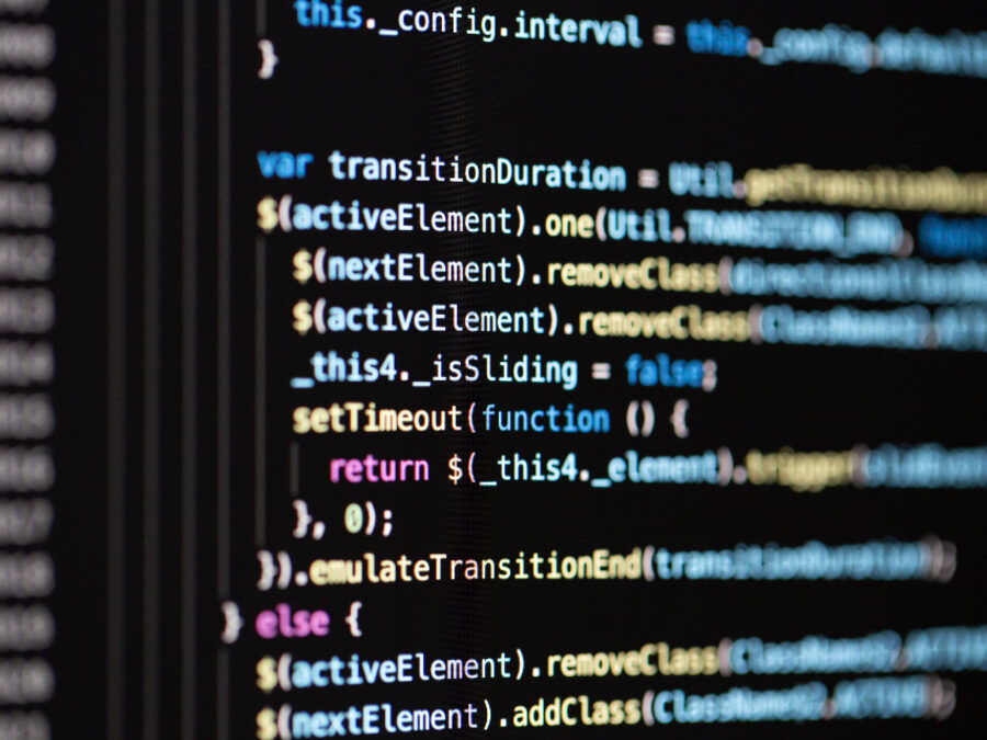 Pantalla con código de consulta sobre datos