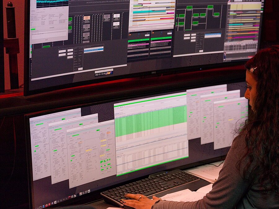 Paneles de monitoreo con datos operacionales